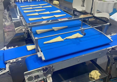 Baking food conveyor belt