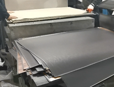 Thermoplastic setting of plastic flooring